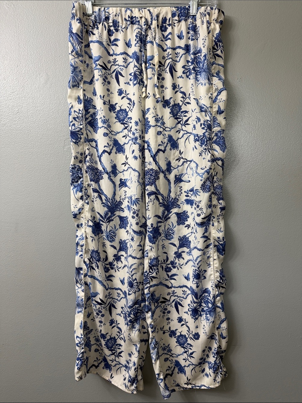 Anthropologie Blue white pattern pull on drawstring lounge pants Floral Small
